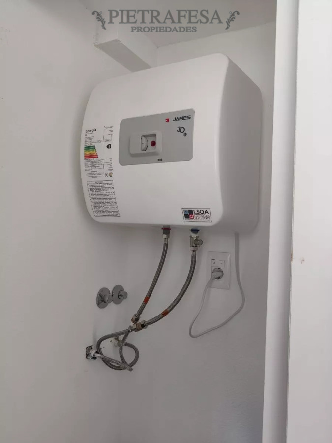 Apartamento ID.12142 - Apto en venta con renta, 1 dormitorio, 1 baño, balcón-Tres Cruces