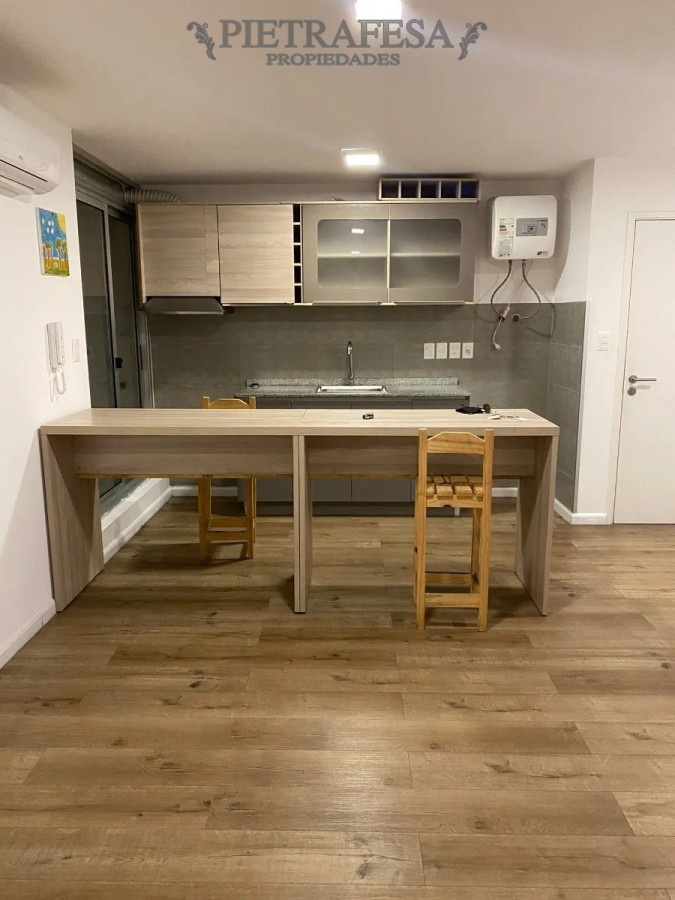 Apartamento ID.3623 - Apartamento en Venta con Renta, 2 dormitorios, 1 baño, terraza, Defensa, Cordón.