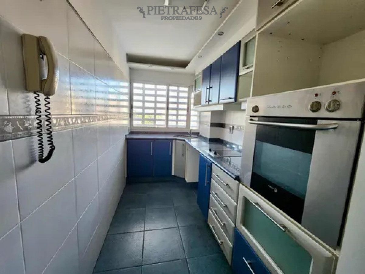 Apartamento ID.13883 - Apartamento en alquiler, 2 dormitorios, 1 baño, garaje. Malvin.