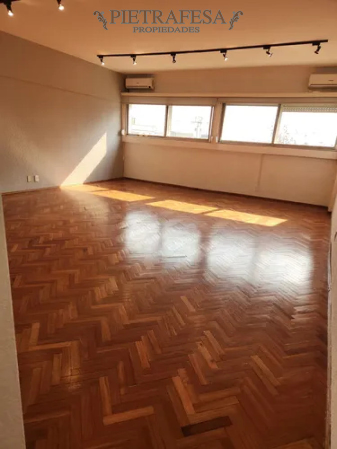Apartamento ID.13905 - Apartamento en alquiler, monoambiente, 1 baño, garaje. Centro.