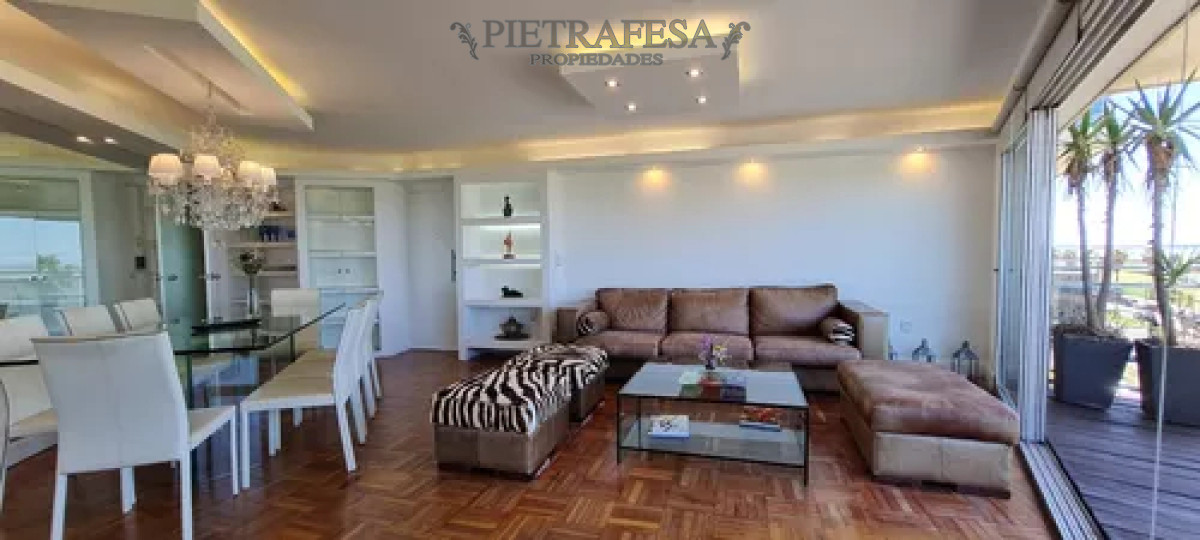 Apartamento ID.12424 - Apartamento en alquiler, 4dormitorios, 3baños, terraza, cochera, amueblado. Punta Carretas.