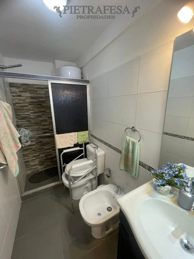 Apartamento ID.15960 - Apartamento en alquiler, 2 dormitorios, 1 baño, terraza lavadero. Centro.