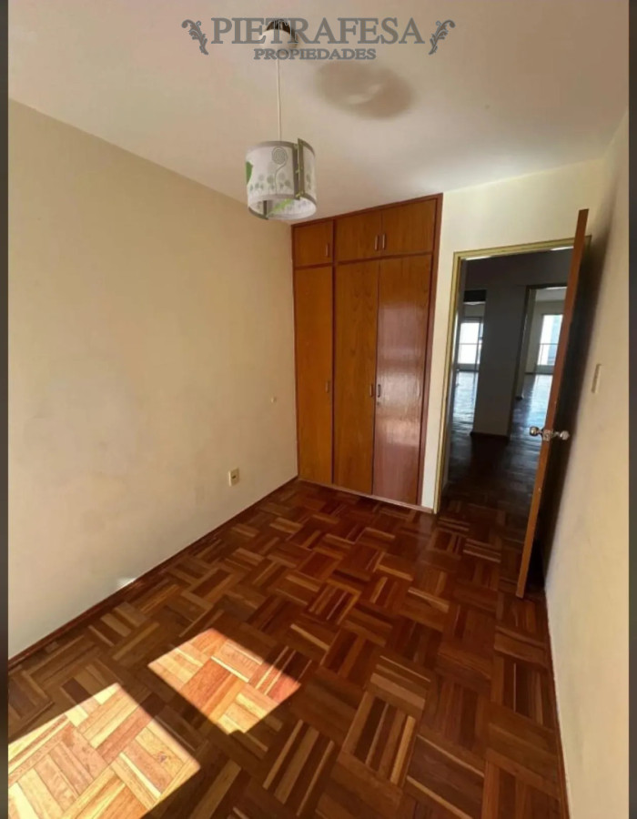 Apartamento ID.15217 - Apartamento en VENTA CON RENTA!!4 dormitorios, 3 baños, terraza, cochera doble. Pocitos  