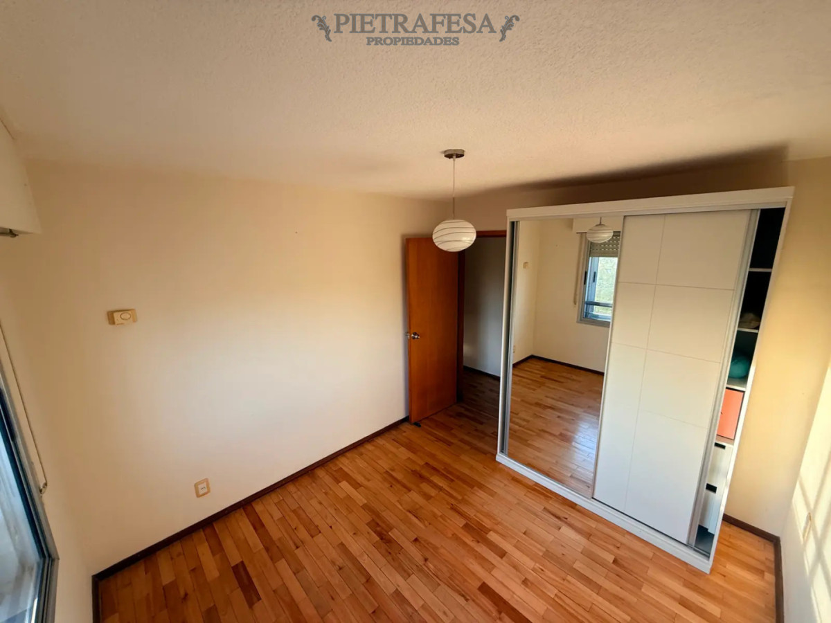 Apartamento ID.15777 - Apartamento en venta, 2 dormitorios, 1 baño, terraza, garaje. Aguada.