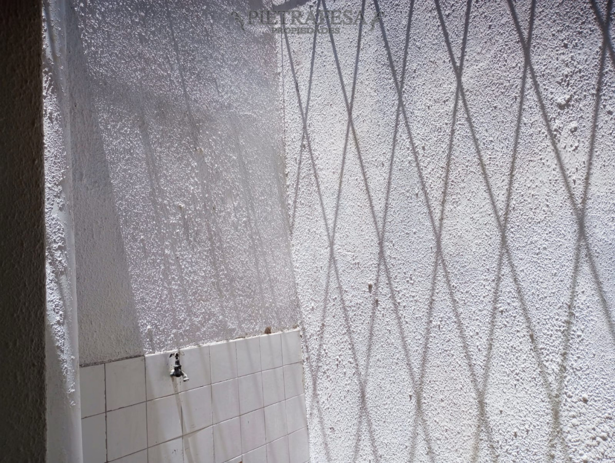 Apartamento ID.12937 - 2 Apartamentos en venta con renta 1 dorm, 1 baño, azotea-Brazo Oriental