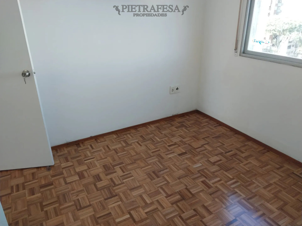 Apartamento ID.15740 - Apartamento en alquiler, 2 dormitorios, 2 baños, cochera. Pocitos.