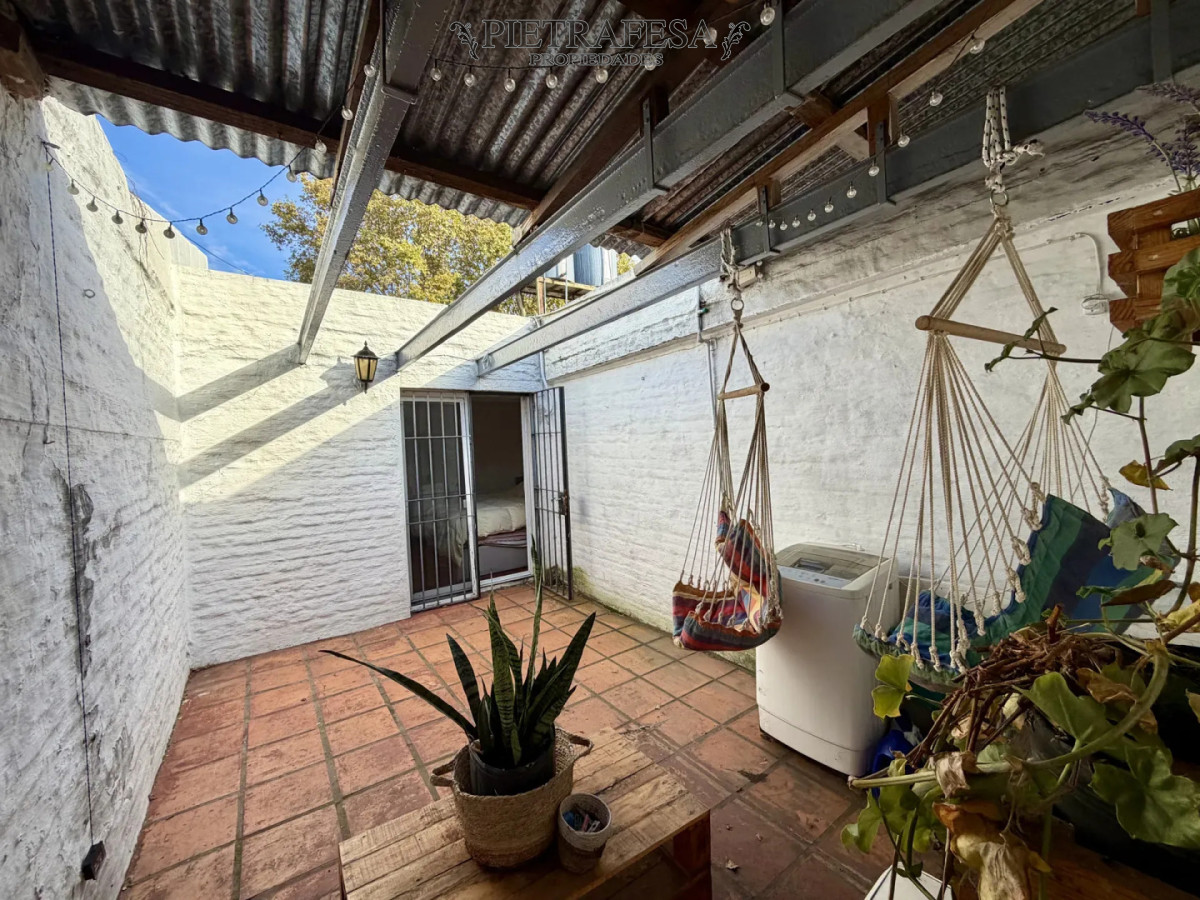 Apartamento ID.15759 - Apartamento en venta, 2 dormitorios, 1 baño, terraza, patio. Cordón.