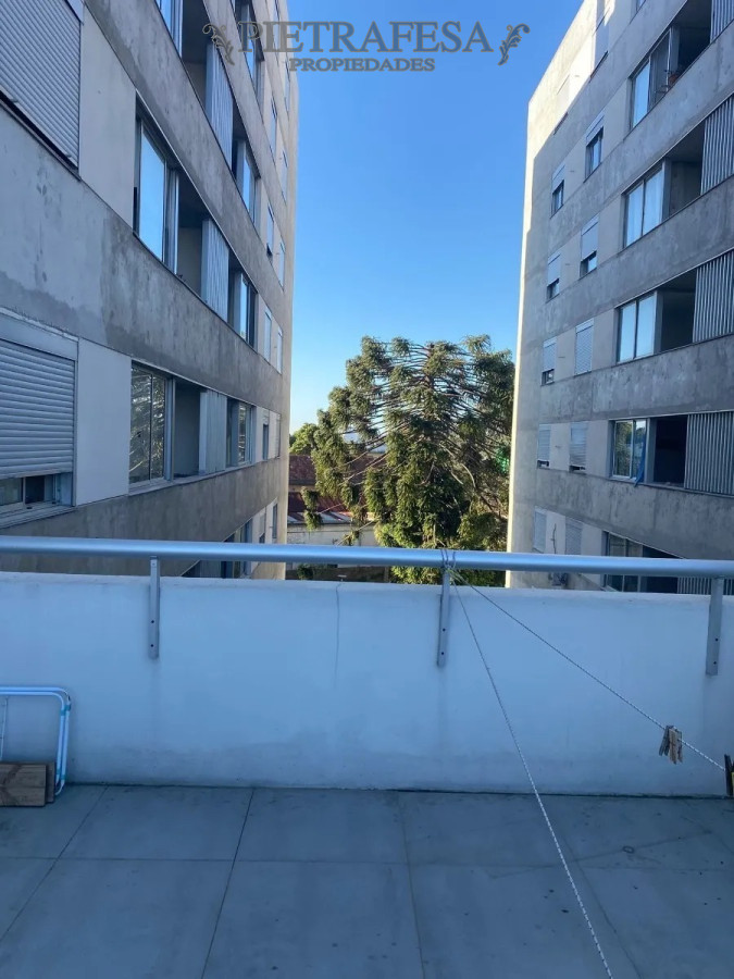 Apartamento ID.3623 - Apartamento en Venta con Renta, 2 dormitorios, 1 baño, terraza, Defensa, Cordón.