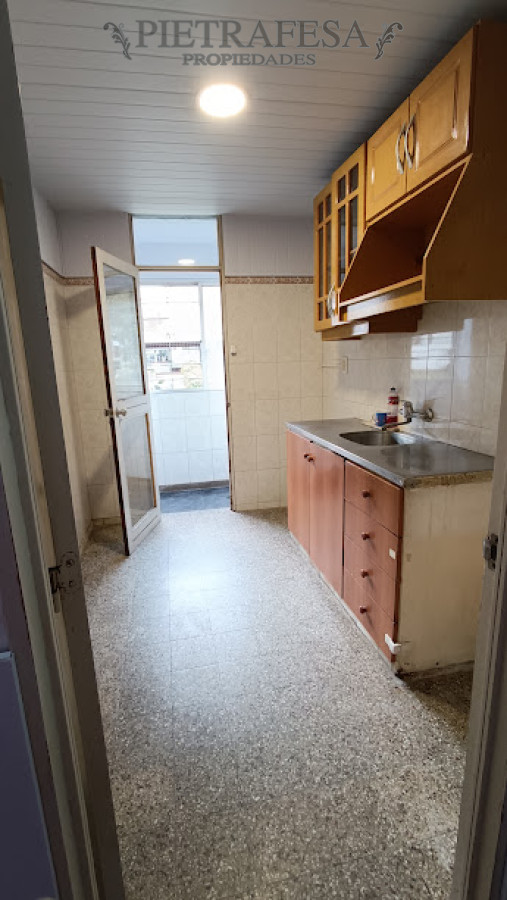 Apartamento ID.1485 - Apto venta con renta en planta baja 4 dormitorios 1 baño con estacionamiento- EE 71 - Malvin Norte 
