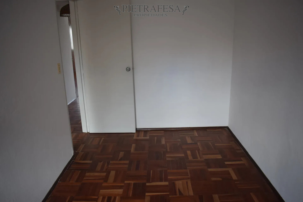 Apartamento ID.15431 - Apartamento en venta, 2 dormitorios, 1 baño, terraza lavadero. Centro.
