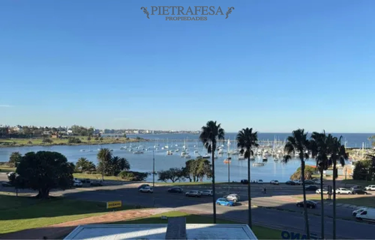 Apartamento ID.13629 - Apartamento en alquiler, 2dormitorios, 2baños, cochera. Puerto de Buceo.