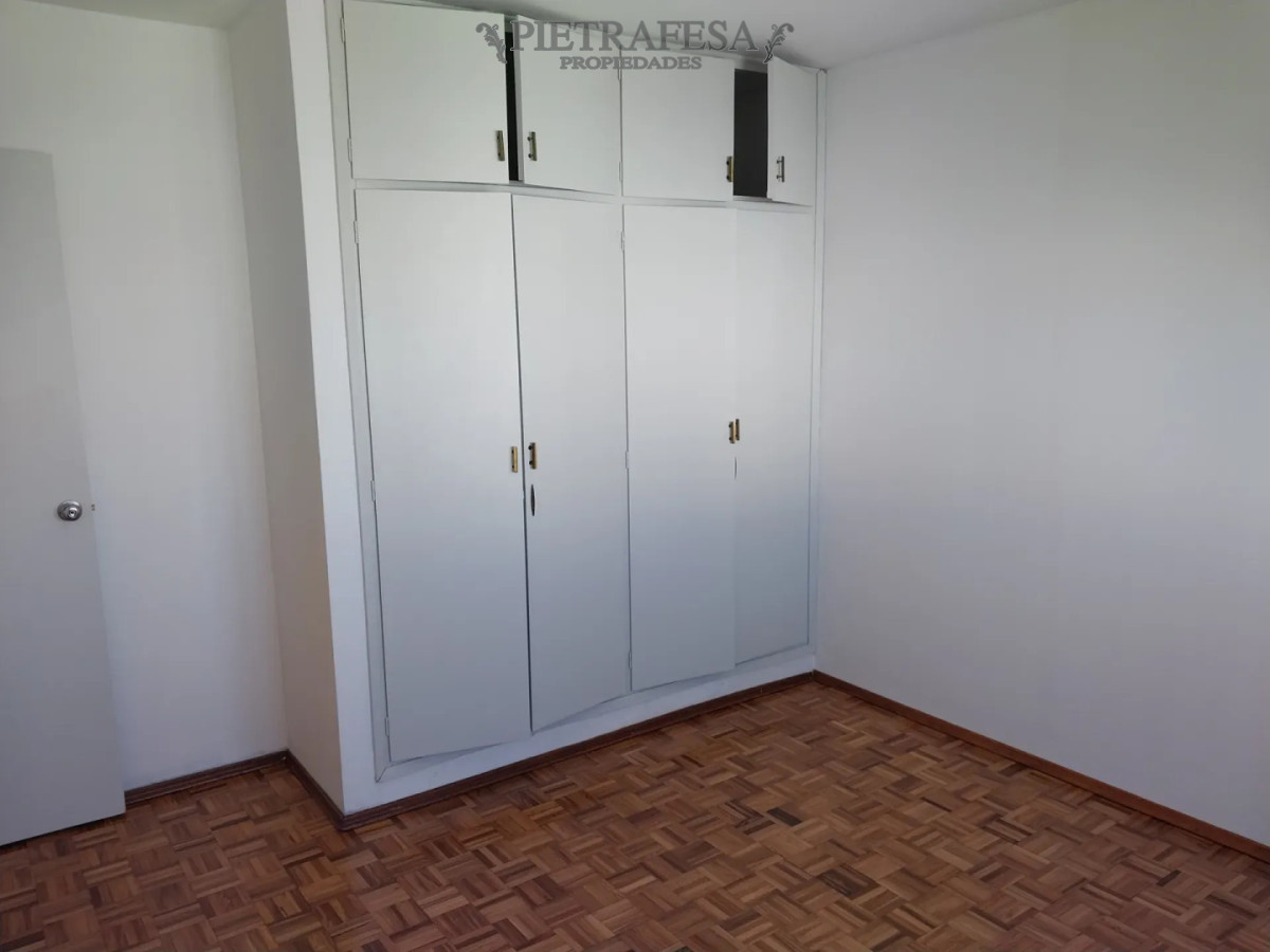 Apartamento ID.15740 - Apartamento en alquiler, 2 dormitorios, 2 baños, cochera. Pocitos.