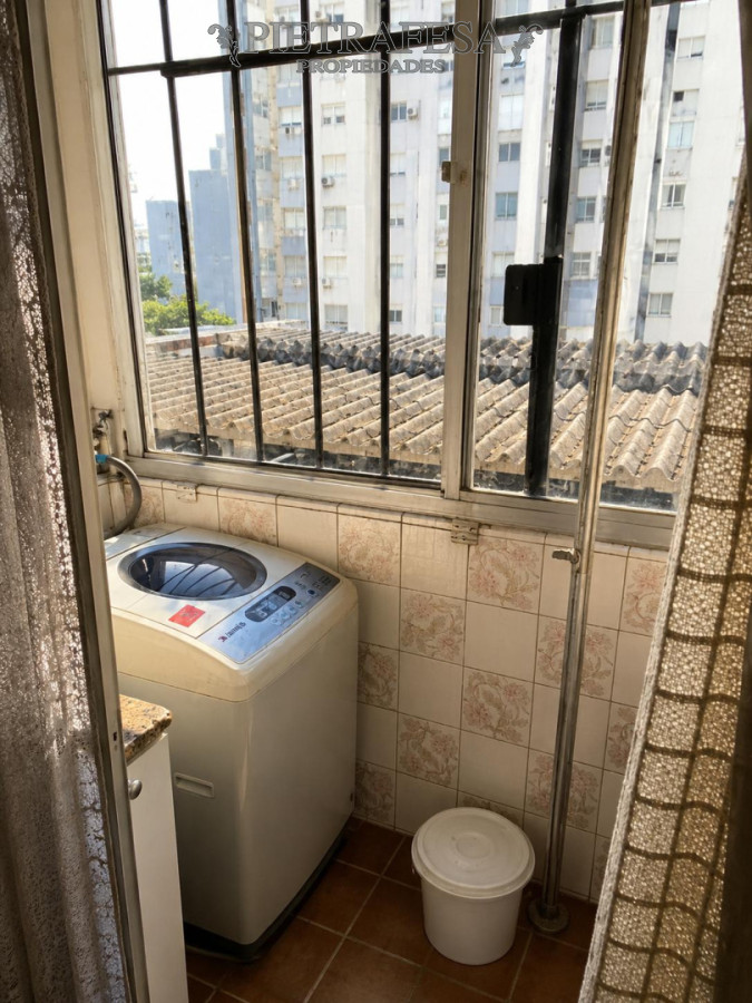Apartamento ID.14221 - Apartamento en Pocitos, 3 dormitorios, 2 baños y Garage a metros del mar