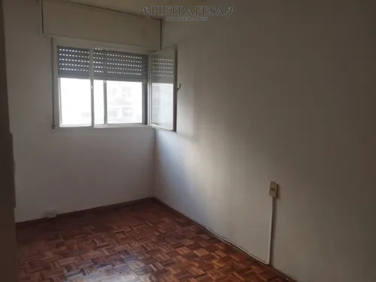 Apartamento ID.13919 - Apartamento en alquiler, 2 dormitorios, 1 baño, terraza lavadero. Parque Posadas.