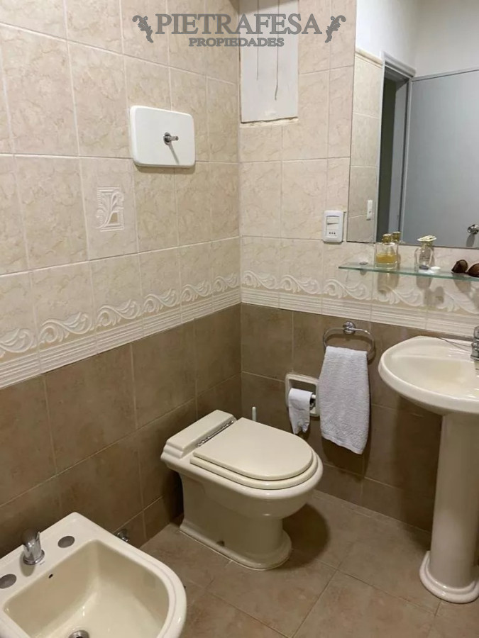 Apartamento ID.6052 - Apartamento en venta 4 dormitorios, 3 baños y patio- Zelmar Michelini -Centro