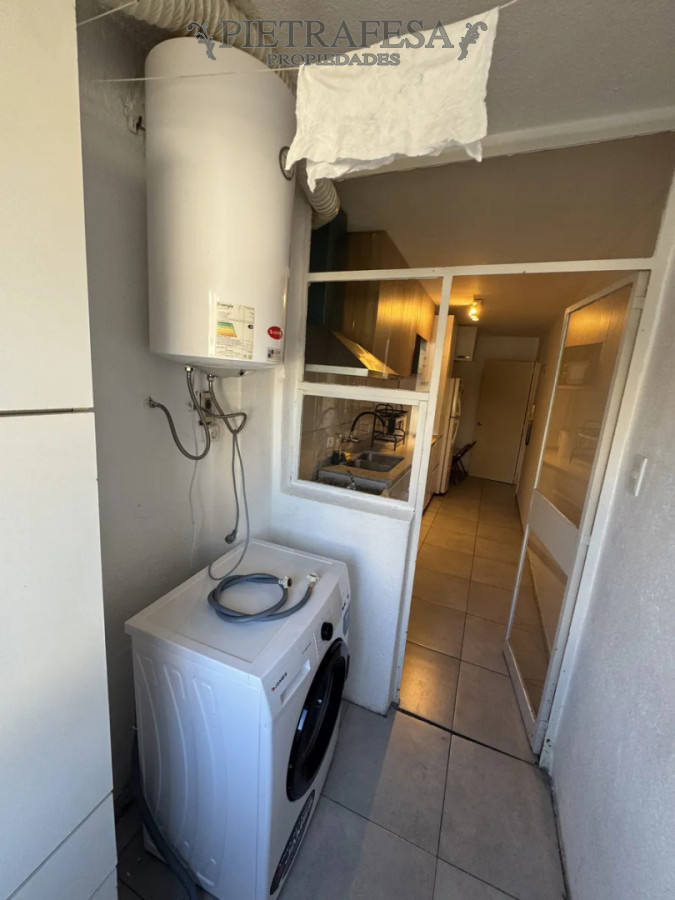 Apartamento ID.14649 - Apartamento en alquiler, 2 dormitorios, 1 baño, terraza lavadero. Pocitos.