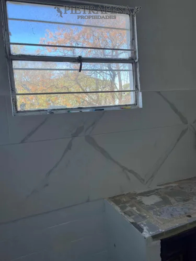 Apartamento ID.14182 - Apartamento en alquiler, 1 dormitorio, 1 baño, balcón, patio. Colon. 