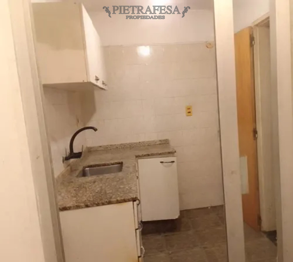 Apartamento ID.13901 - Apartamento en alquiler, 2 dormitorios, 1 baño, terraza lavadero. Cordón.