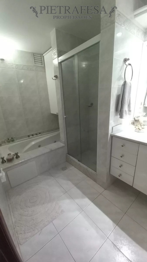 Apartamento ID.8989 - Apto en venta 3 dormitorios, 5 baños, terraza y gaje-Pocitos