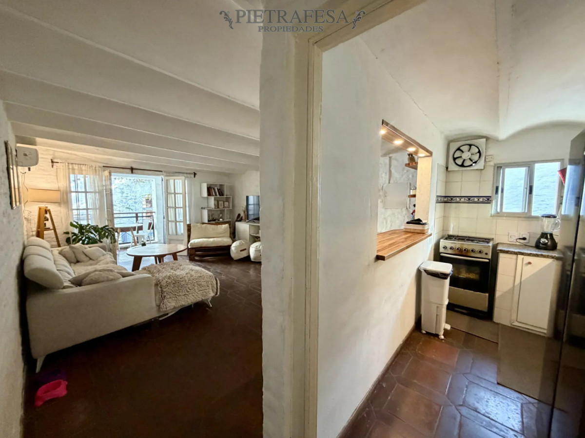 Apartamento ID.15759 - Apartamento en venta, 2 dormitorios, 1 baño, terraza, patio. Cordón.