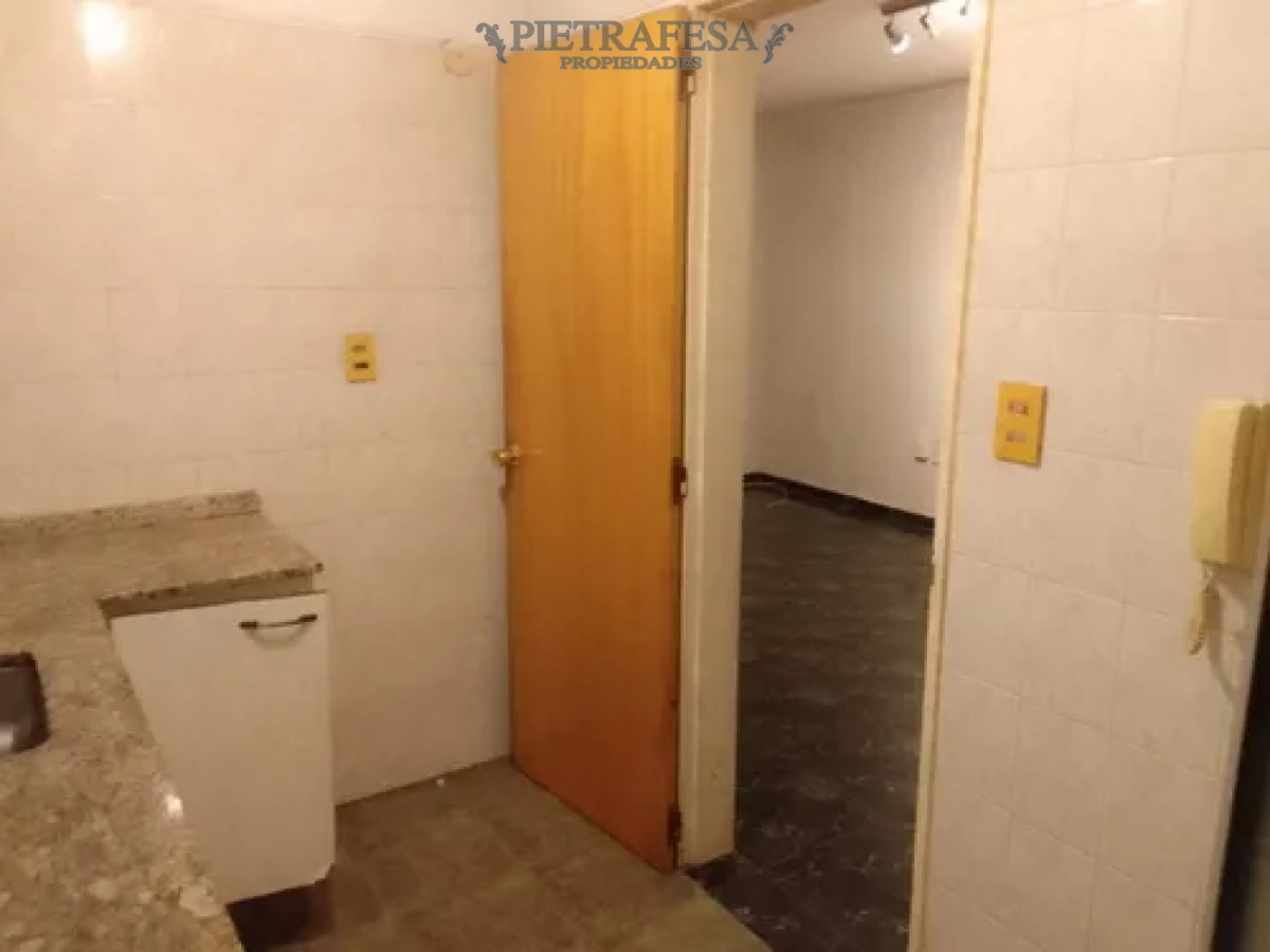 Apartamento ID.13901 - Apartamento en alquiler, 2 dormitorios, 1 baño, terraza lavadero. Cordón.