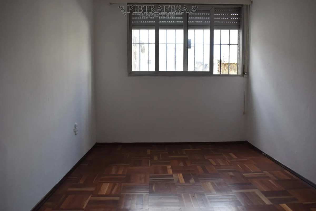 Apartamento ID.15431 - Apartamento en venta, 2 dormitorios, 1 baño, terraza lavadero. Centro.