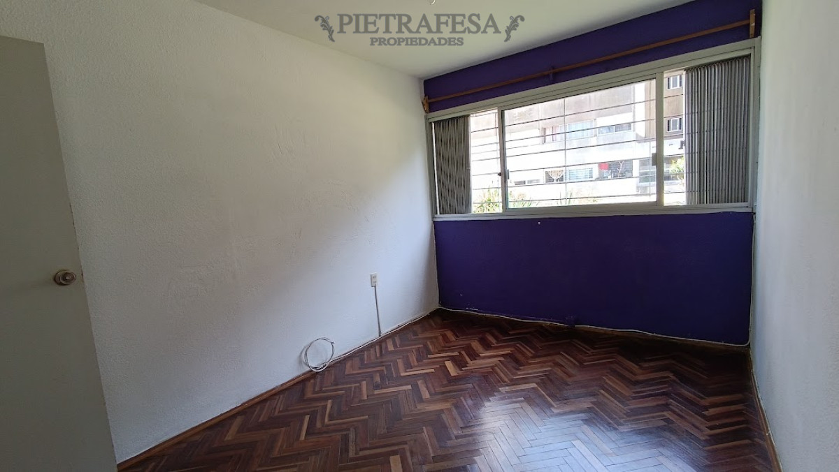Apartamento ID.1485 - Apto venta con renta en planta baja 4 dormitorios 1 baño con estacionamiento- EE 71 - Malvin Norte 