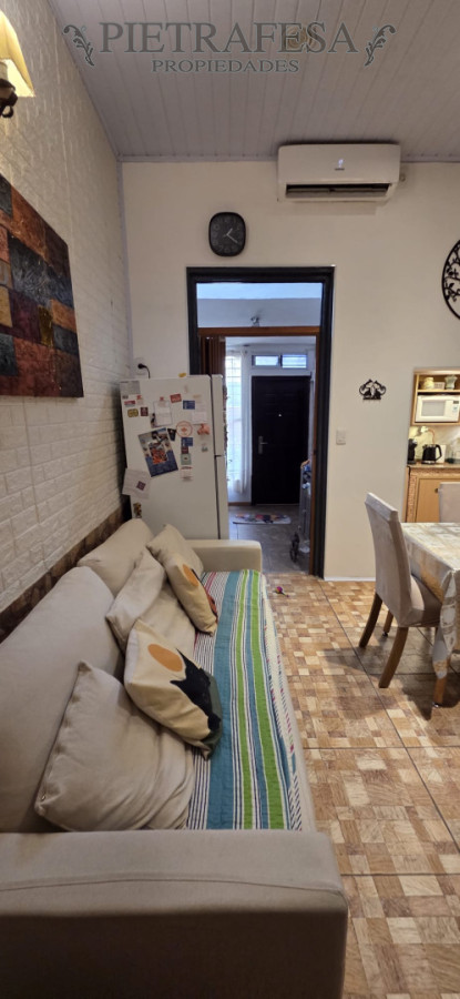 Apartamento ID.15171 - Apartamento tipo duplex en venta, 2 dormitorios, 1 baño, patio. Reducto.