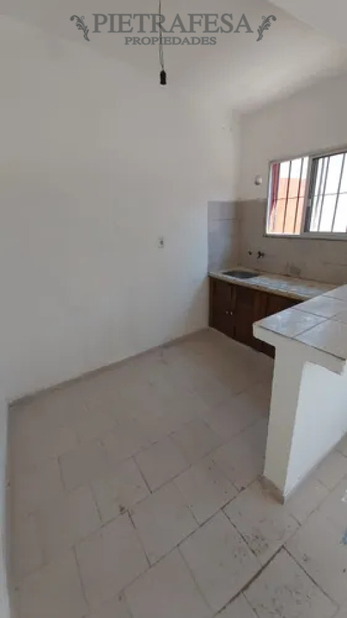 Apartamento ID.13619 - Apartamento en alquiler, 1dormitorio, 1baño, patio. Colon.