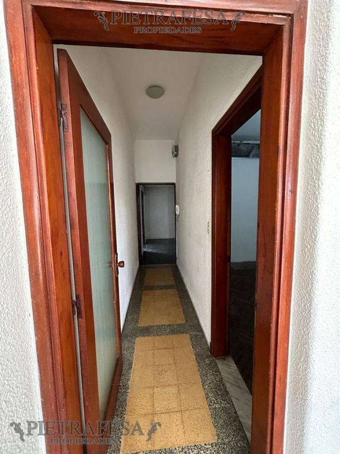 Apartamento ID.6908 - Apto tipo casa en venta con renta, 2 dormitorios, 2 baños, patio y cochera- General Flores- Brazo Oriental