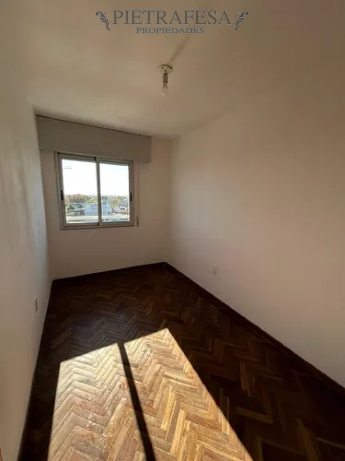 Apartamento ID.13762 - Apartamento en alquiler, 2dormitorios, 1baño, terraza. Tres Cruces.