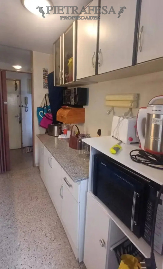 Apartamento ID.15729 - Apartamento en venta con renta, 3 dormitorios, 1 baño, terraza lavadero, estacionamiento. Malvin Norte.