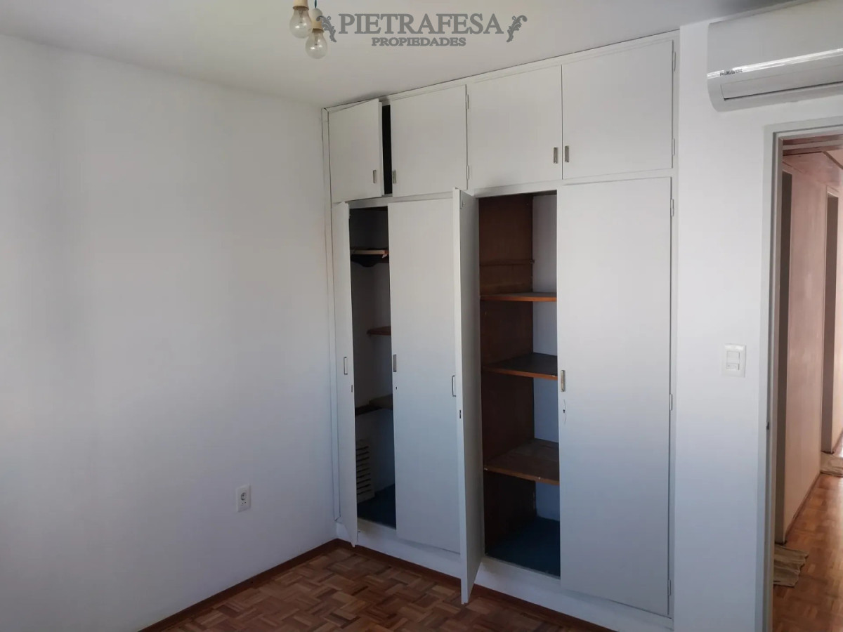 Apartamento ID.15740 - Apartamento en alquiler, 2 dormitorios, 2 baños, cochera. Pocitos.