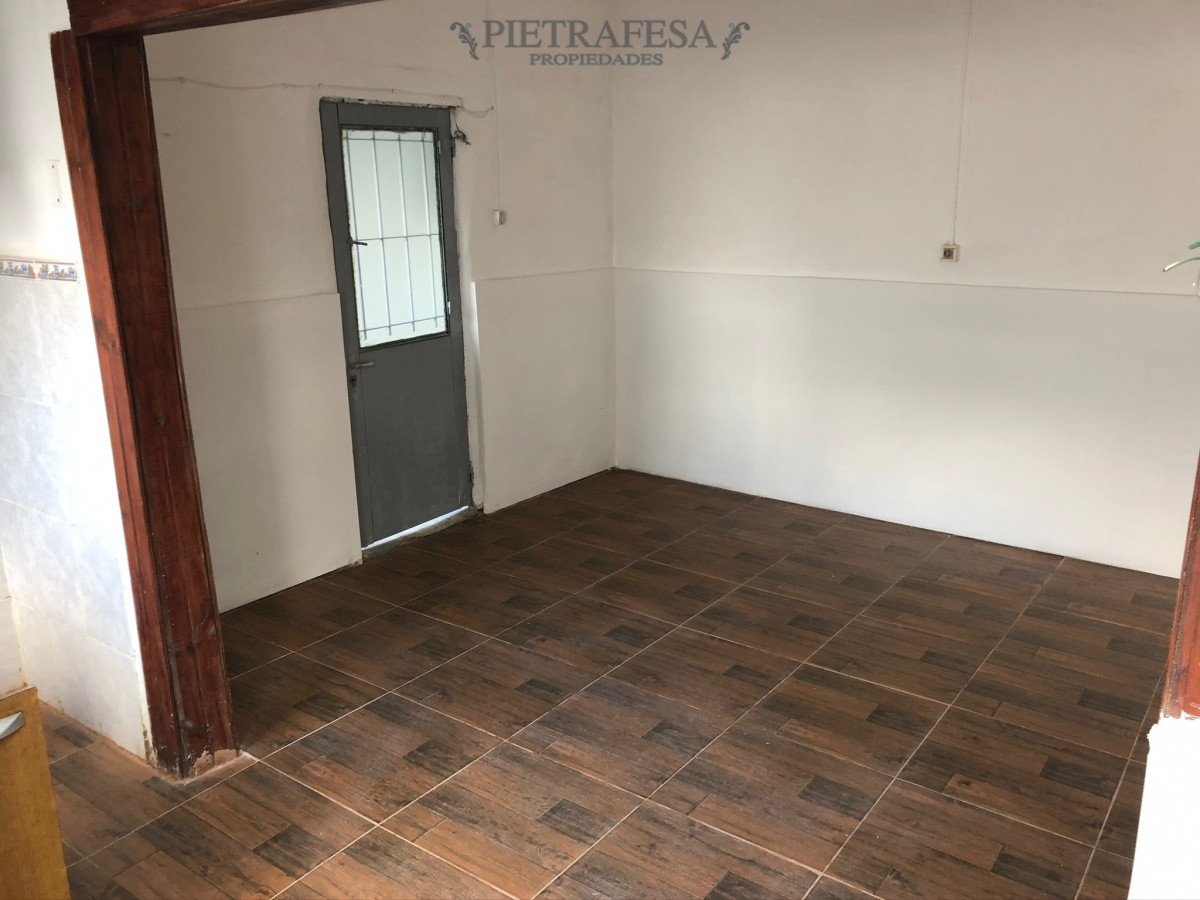 Apartamento ID.5620 - Venta de 2 aptos con renta, 2 dormitorios, 1 baño y patio- Juan Francisco Martínez -Villa Española