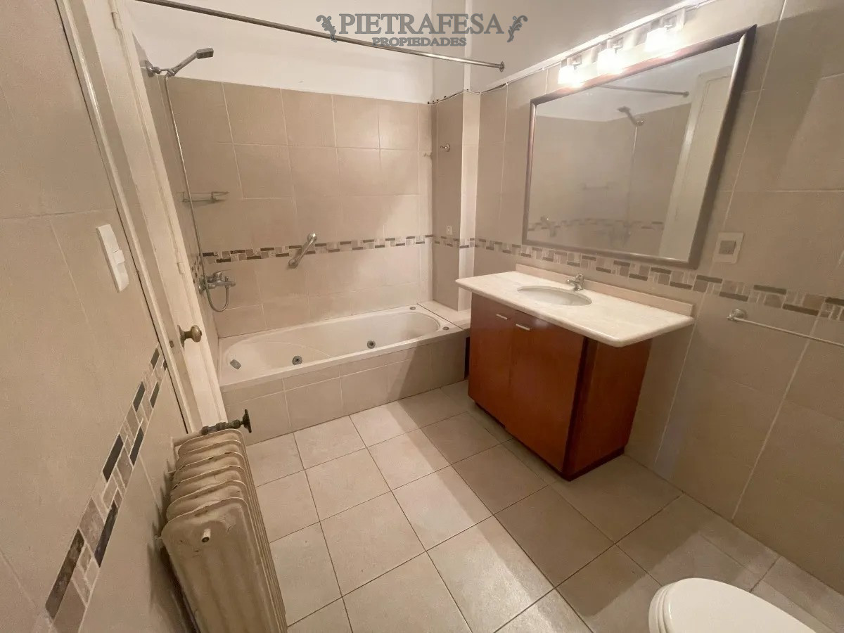 Apartamento ID.14114 - Apartamento de categoría sobre 18 de julio - Cordón 4 dorm. - 3 baños