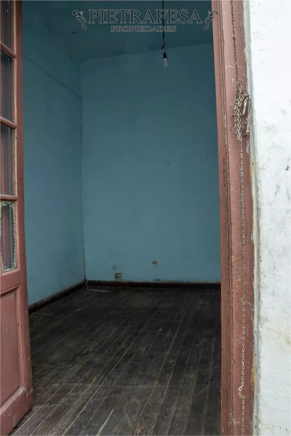 Apartamento ID.8011 - Apartamento a reciclar en venta, 3 dormitorios, 1 baño y azotea-Vilardebó-Reducto