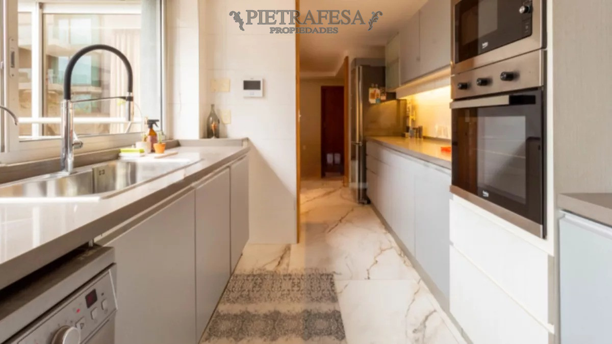 Apartamento ID.12542 - Apto en venta con renta, 3 dormitorios, terraza, garaje-Pocitos 