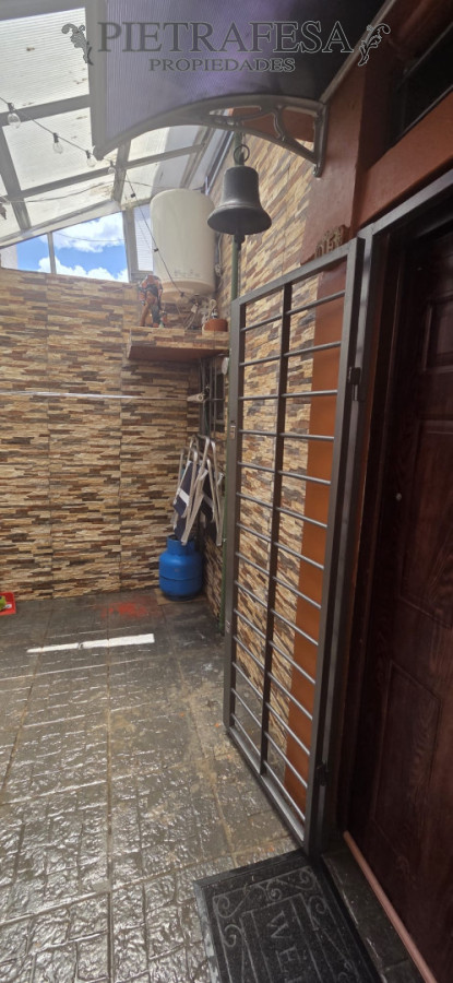 Apartamento ID.15171 - Apartamento tipo duplex en venta, 2 dormitorios, 1 baño, patio. Reducto.