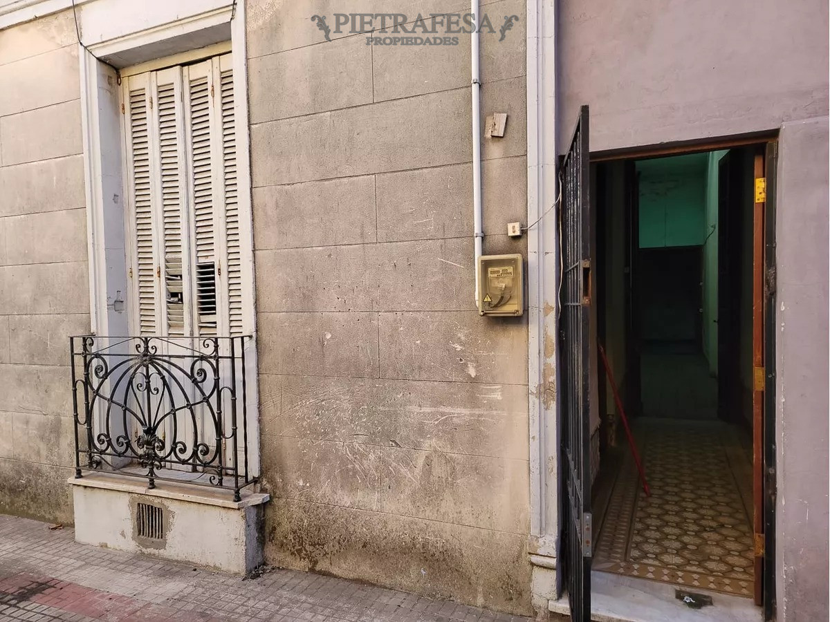 Apartamento ID.8011 - Apartamento a reciclar en venta, 3 dormitorios, 1 baño y azotea-Vilardebó-Reducto