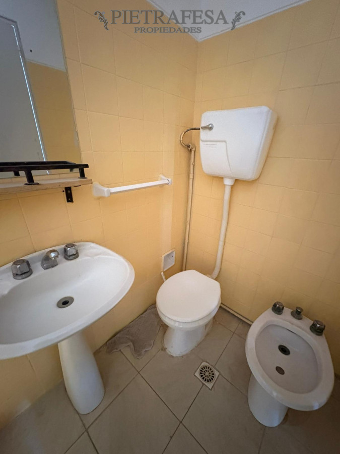 Apartamento ID.14240 - Apartamento en pleno Centro - Amplio de 2 dormitorios con Balcón al frente