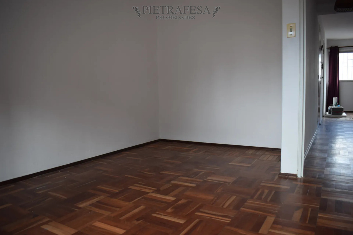 Apartamento ID.15431 - Apartamento en venta, 2 dormitorios, 1 baño, terraza lavadero. Centro.