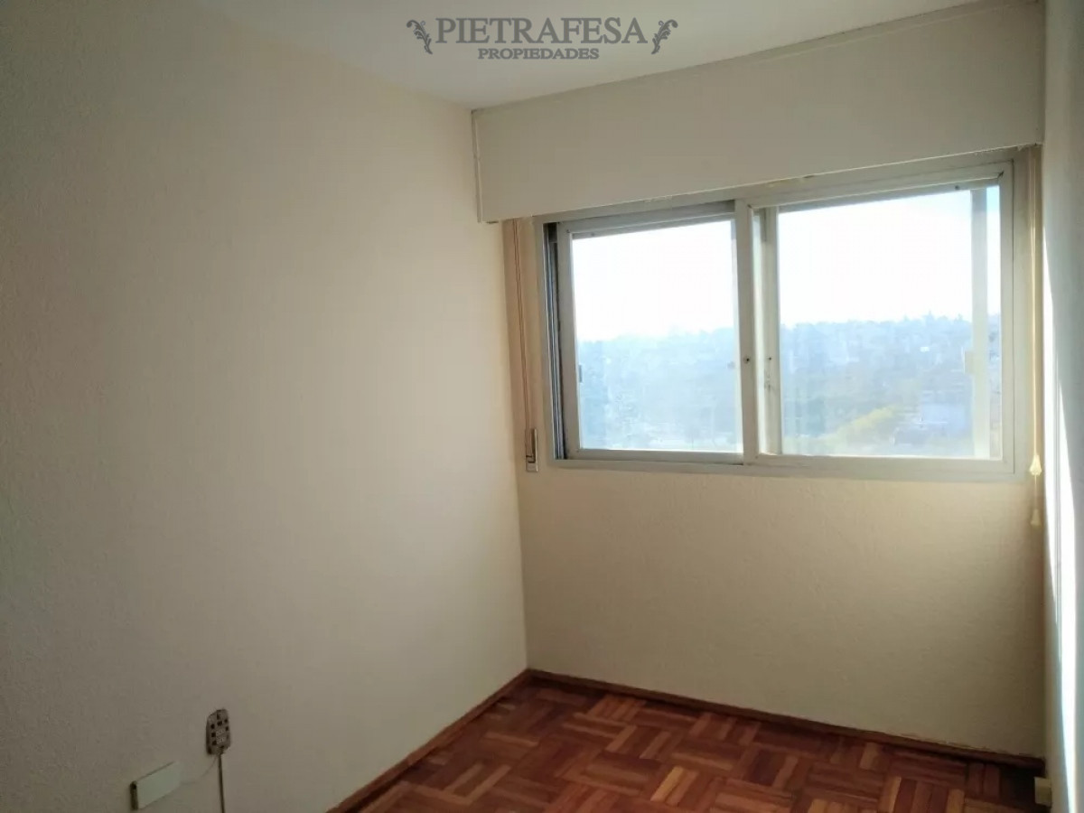 Apartamento ID.8847 - Apartamento en venta, 3 dormitorios, 1 baño. García de Zuñiga, Punta Carretas.