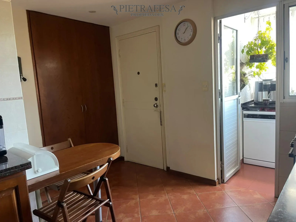 Apartamento ID.16667 - Venta de apartamento, 3 dormitorios , 2 baños , terraza , garaje . Parque Rodó