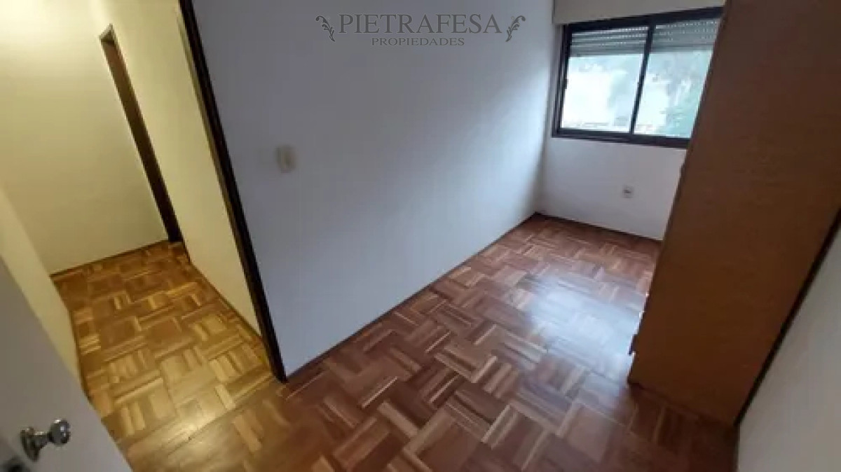Apartamento ID.13902 - Apartamento en alquiler, 2 dormitorios, 1 baño, terraza lavadero. Pocitos.