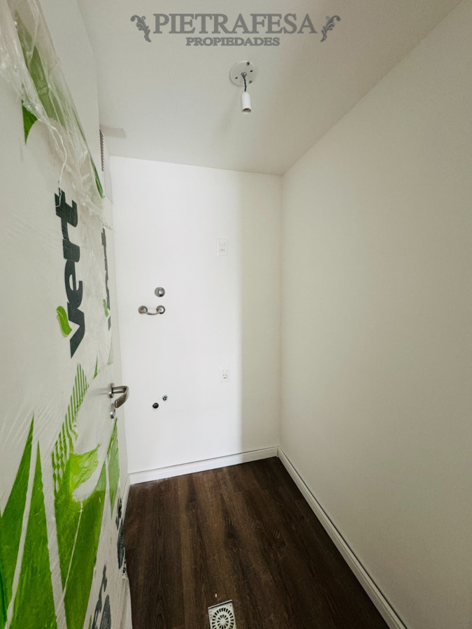 Apartamento ID.14126 - EDIFICIO BULL - POCITOS - 2 Dormitorios - 2 baños y Garage