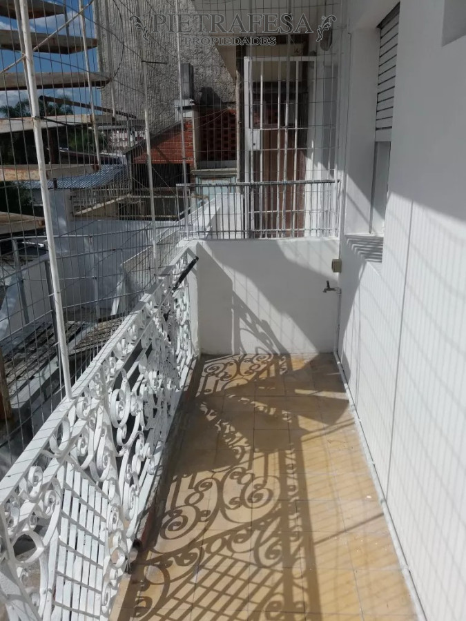 Apartamento ID.8877 - Apto con renta en venta 2 dormitorios y balcón-Hipólito Mordellie