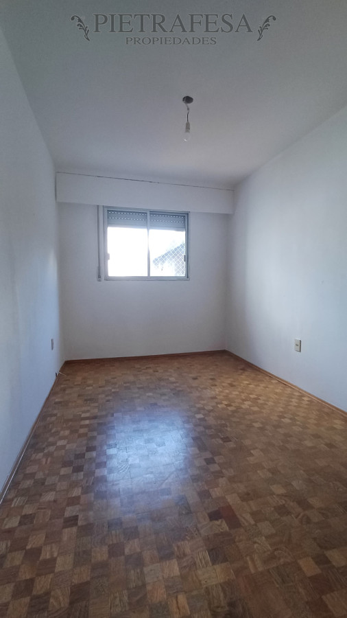 Apartamento ID.12318 - Apartamento en alquiler, 4dormitorios, 3baños, terraza, garaje. Pocitos.