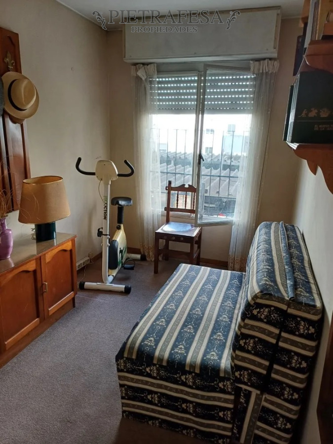 Apartamento ID.14221 - Apartamento en Pocitos, 3 dormitorios, 2 baños y Garage a metros del mar