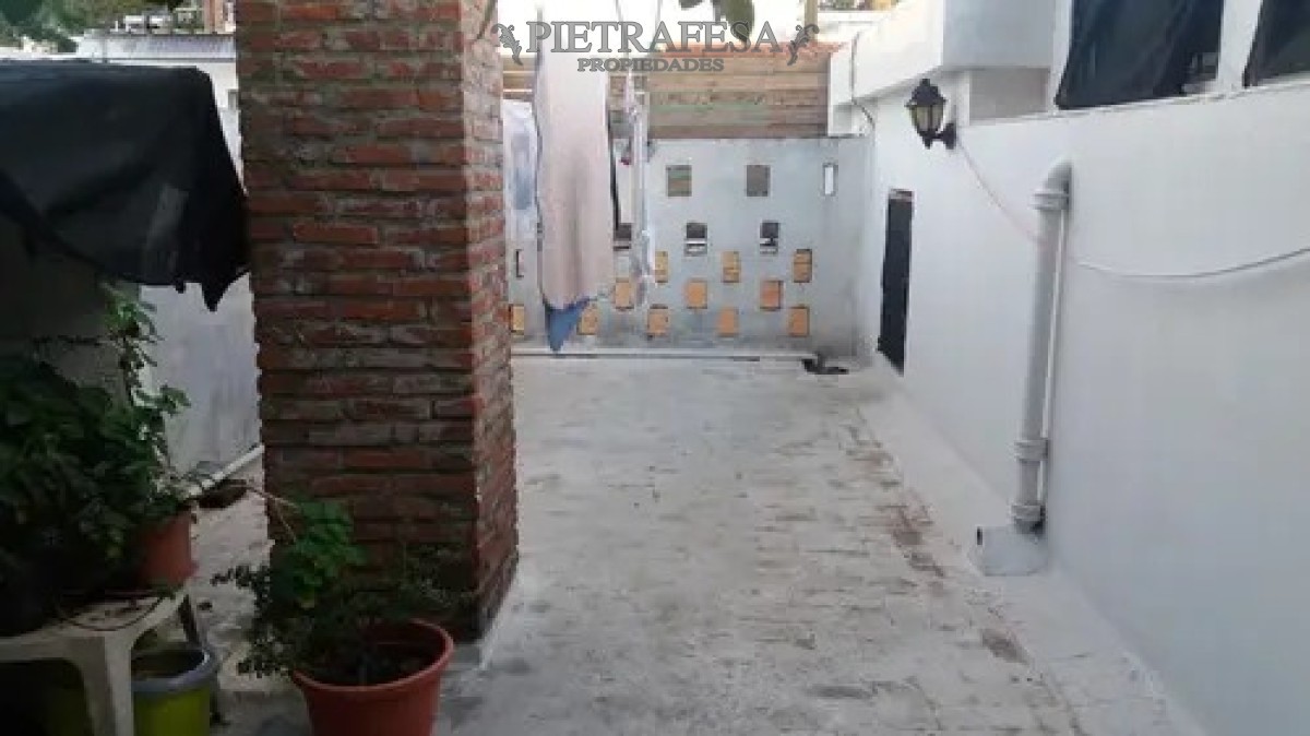 Apartamento ID.4905 - Apartamento en venta 3 dormitorios, 1 baño y terraza con parrillero- 14 de Julio- Pocitos