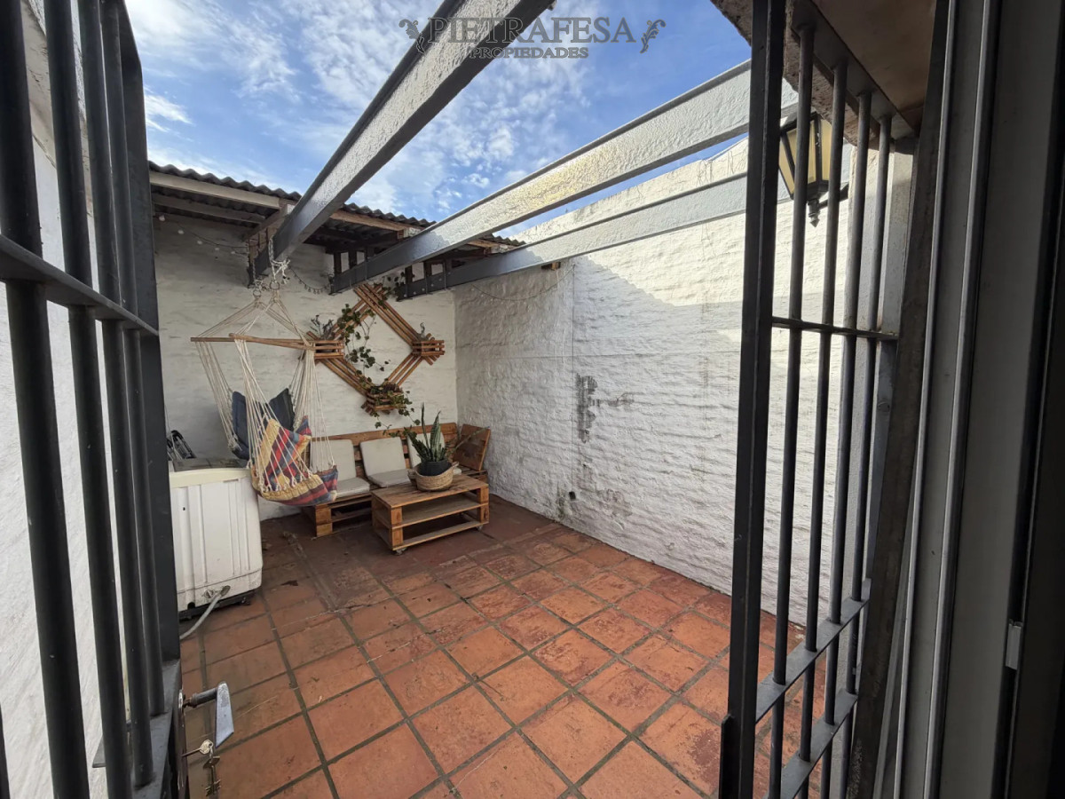 Apartamento ID.15759 - Apartamento en venta, 2 dormitorios, 1 baño, terraza, patio. Cordón.